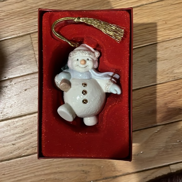 Lenox porcelain china collectible snowman ornament. NIB 3rd in series. Adorable! - Picture 2 of 10